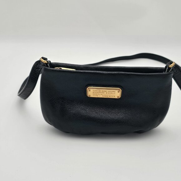 Marc Jacobs Handbags - Marc Jacobs New York Crossbody Purse Handbag Black Leather Small Gold Hardware